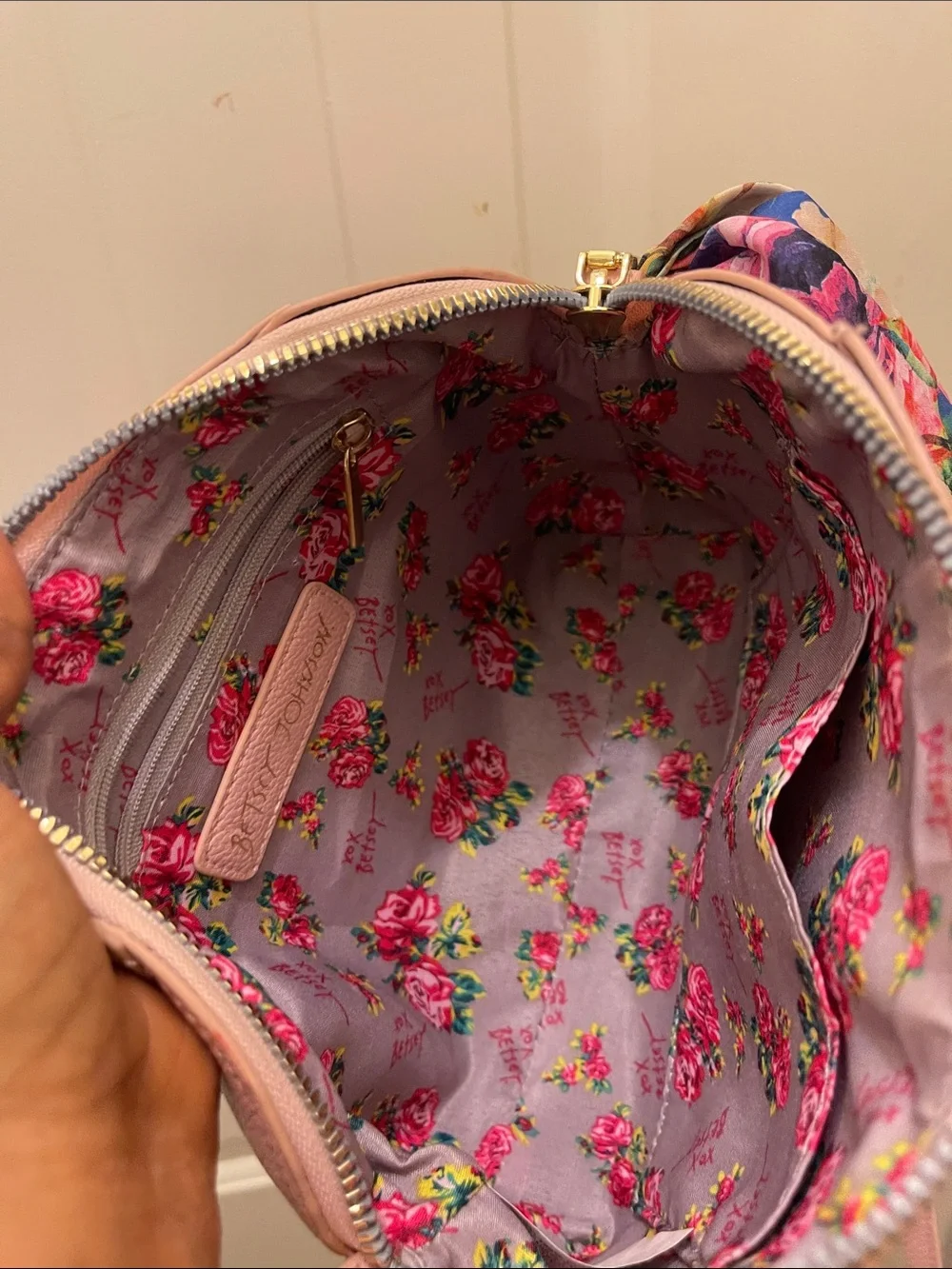 Betset Johnson please check all picture of condition